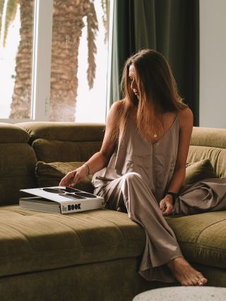 Lanzarote 🫶 @michaela_krajanova a hebký, silky saténový set Fairy. Skvelé combo, však? ☺️ #priskini #lanzarote...